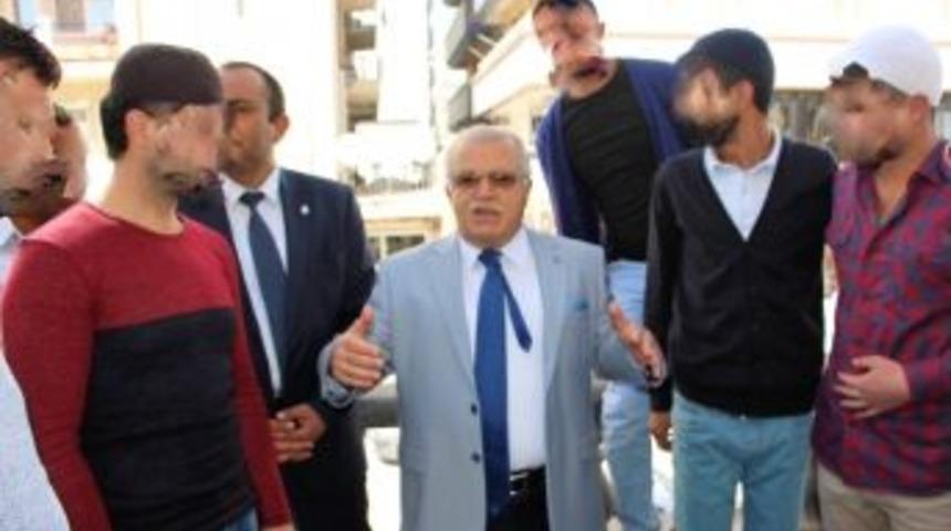 Cuma Namazı &Ccedil;ıkışı Vali Şent&uuml;rk, Madde Bağımlısı &Ccedil;ocuklarla G&ouml;r&uuml;şt&uuml;