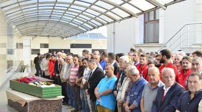 D&uuml;zcespor&rsquo;un Efsane Kaptanı Turbil Son Yolculuğuna Uğurlandı