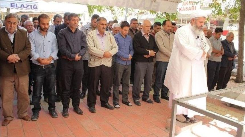 Elazığ&rsquo;da Şehitler İ&ccedil;in Gıyabi Cenaze Namazı Kılındı