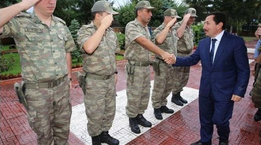 Validen Askerlere Moral Ziyareti