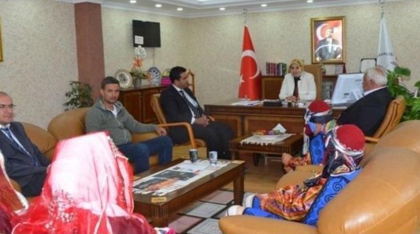 İl Milli Eğitim M&uuml;d&uuml;r&uuml; Durmuş&rsquo;a Kızıldamlar K&ouml;y&uuml;nden Ziyaret