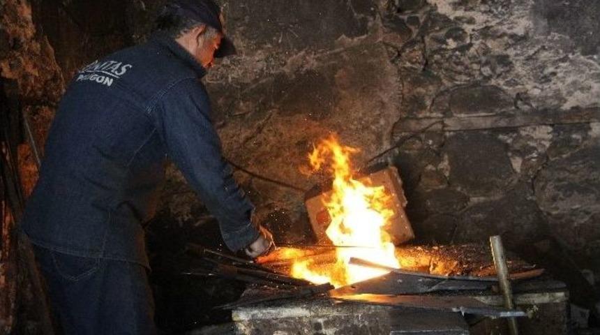 Mesleğinin Unutulmaması İ&ccedil;in Oğlunu Usta Yaptı