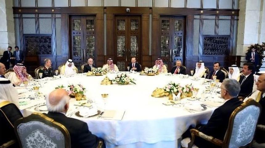 Veliaht Prens Onuruna &Ouml;ğle Yemeği