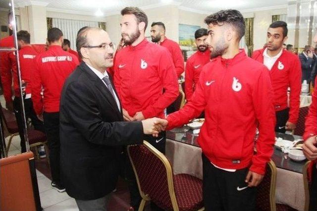 Vali İsmail Ustaoğlu Futbolcularla Moral Yemeğinde Buluştu