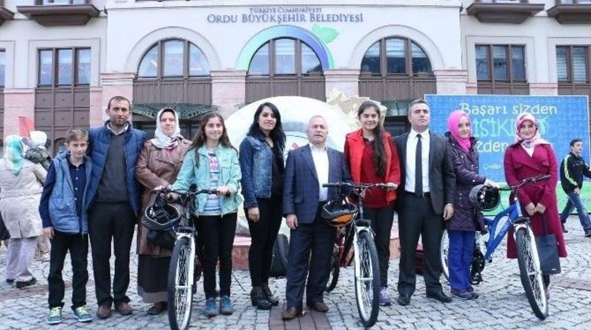 Ordu B&uuml;y&uuml;kşehir Belediyesi, Teog Başarısını Bisikletle &Ouml;d&uuml;llendirdi