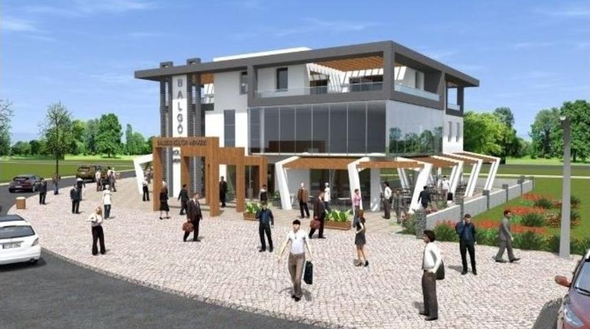 Başkan &Ccedil;ağlayan, Ekskavat&ouml;rle Balg&ouml;&ccedil; Binasını Yıktı