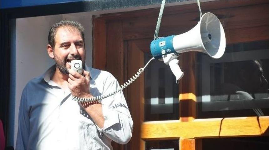 İş Arayan Adam Başvuru İ&ccedil;in Gittiği Yerde Anons&ccedil;u Oldu