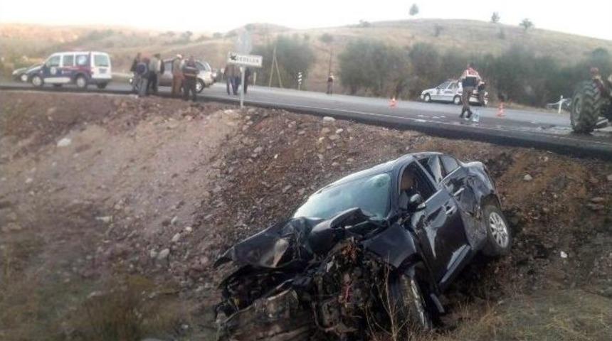 Belediye Başkanının Aracı İle Trakt&ouml;r &Ccedil;arpıştı: 3 Yaralı