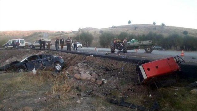 Belediye Başkanının Aracı İle Trakt&ouml;r &Ccedil;arpıştı: 3 Yaralı 1