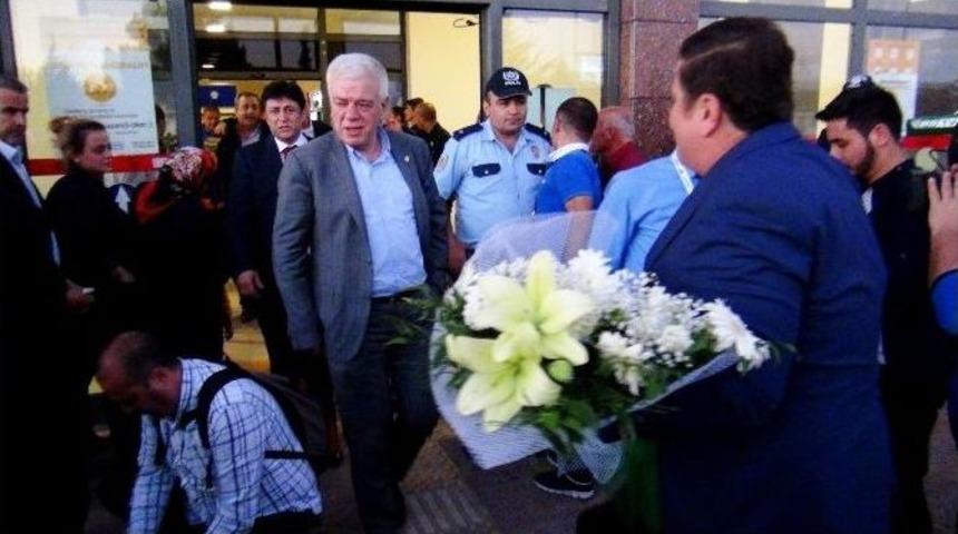 Bursapsor Kafilesi Gaziantep&rsquo;te Baklavayla Karşılandı