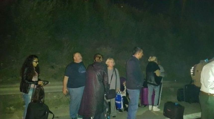 Aniden Yavaşlayan Otob&uuml;se Tır Arkadan &Ccedil;arptı: 6 Yaralı