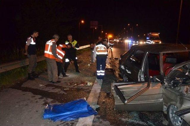 Tem Otoyolunda Karayolları Ekiplerine Otomobil Çarptı: 5 Yaralı