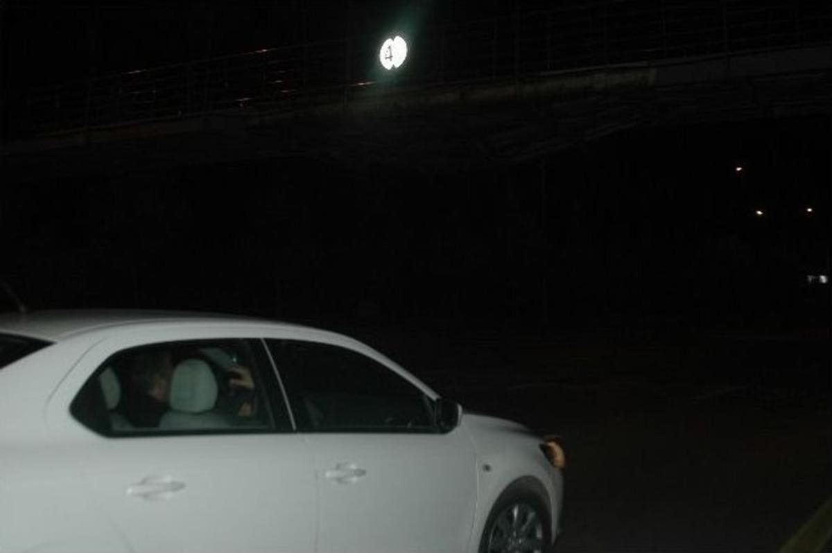 Başkent&rsquo;te Damperi A&ccedil;ılan Kamyon &Uuml;st Ge&ccedil;ide &Ccedil;arptı