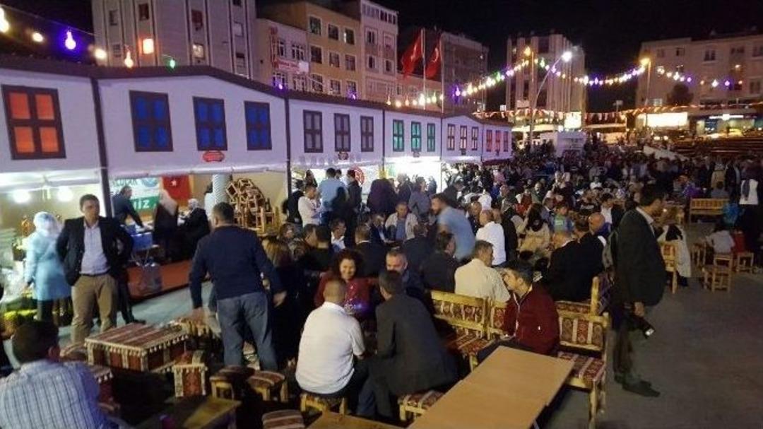 13. Geleneksel Zeytinburnu Y&ouml;resel G&uuml;nler Ş&ouml;leni Başladı