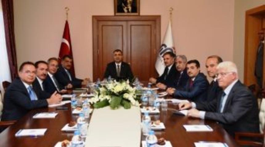 Vali Toprak Belediye Başkanları İle Bir Araya Geldi