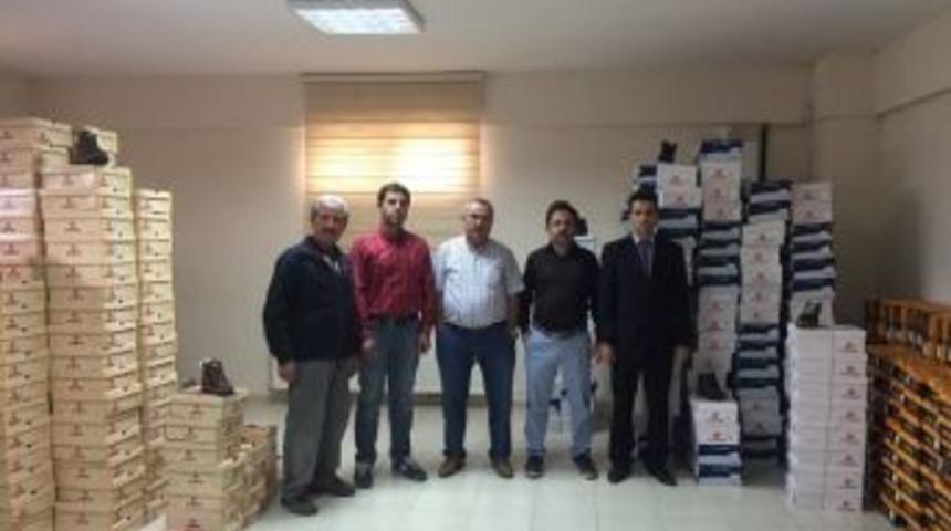 &Uuml;rg&uuml;p Ticaret Odası Bin &Ouml;ğrenciye Ayakkabı Yardımında Bulundu
