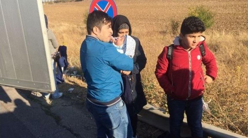 Tır Dorsesi İ&ccedil;inden 13 Afgan Ka&ccedil;ak G&ouml;&ccedil;men &Ccedil;ıktı