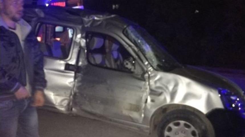 Bilecik&rsquo;te İlgin&ccedil; Kaza, 3 Yaralı