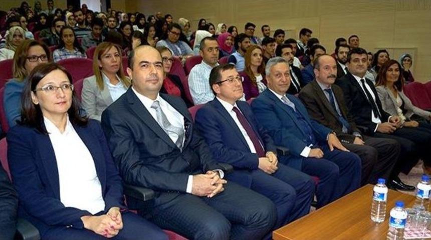 Eczacılık Fak&uuml;ltesinde Tanışma Toplantısı D&uuml;zenlendi