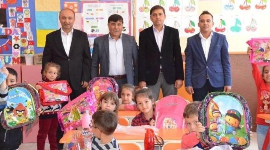 Emet Belediyesi&rsquo;nden Kırtasiye Yardımı