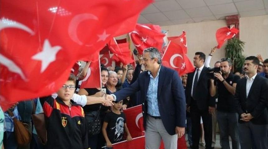 Karşıyaka&rsquo;da 3 Bin Kişiden &ldquo;andımız&rdquo;