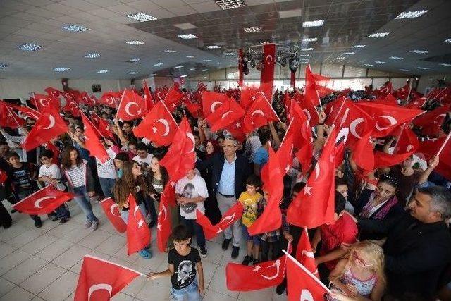 Karşıyaka&rsquo;da 3 Bin Kişiden &ldquo;andımız&rdquo; 2