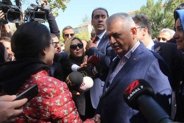 Başbakan Yıldırım, Seyranbağları Huzurevi’ni Ziyaret Etti