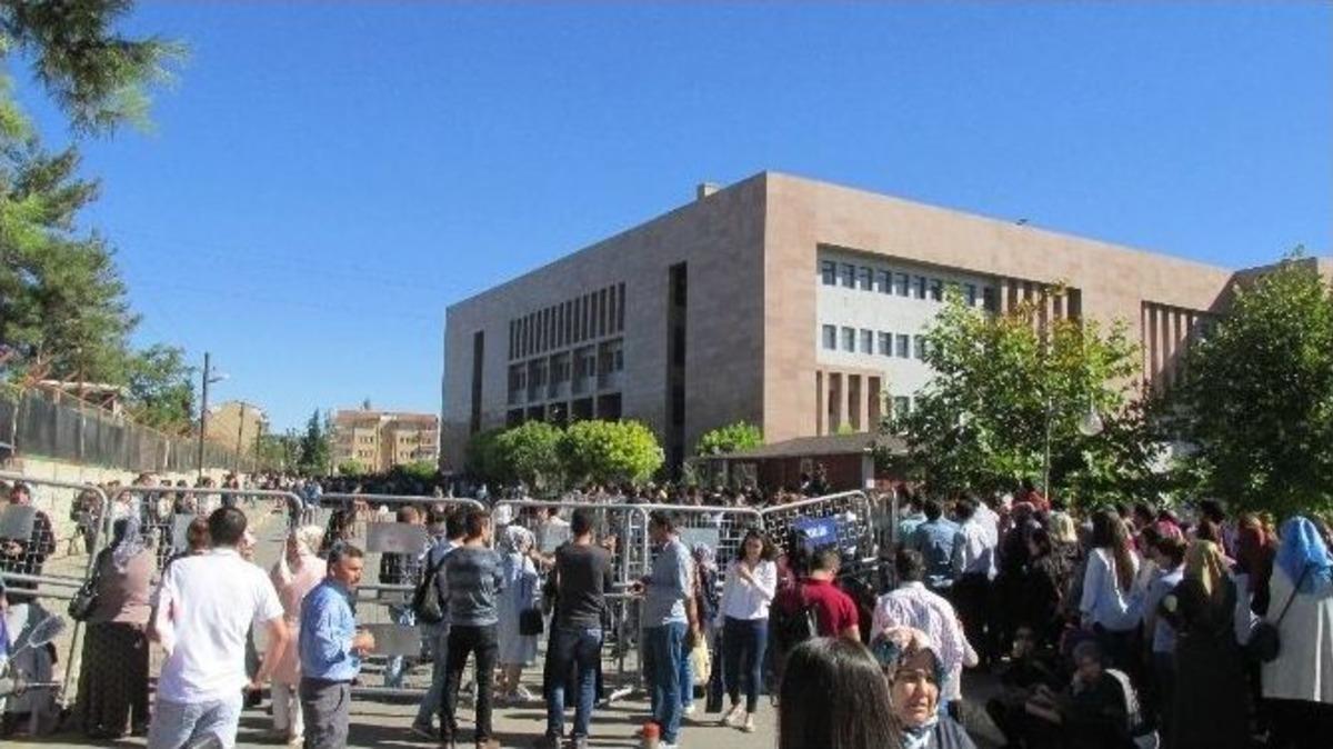 Gaziantep&rsquo;te Alınacak 190 Zabıt Katipliği İ&ccedil;in 3 Bin 800 Kişi Sınava Girdi