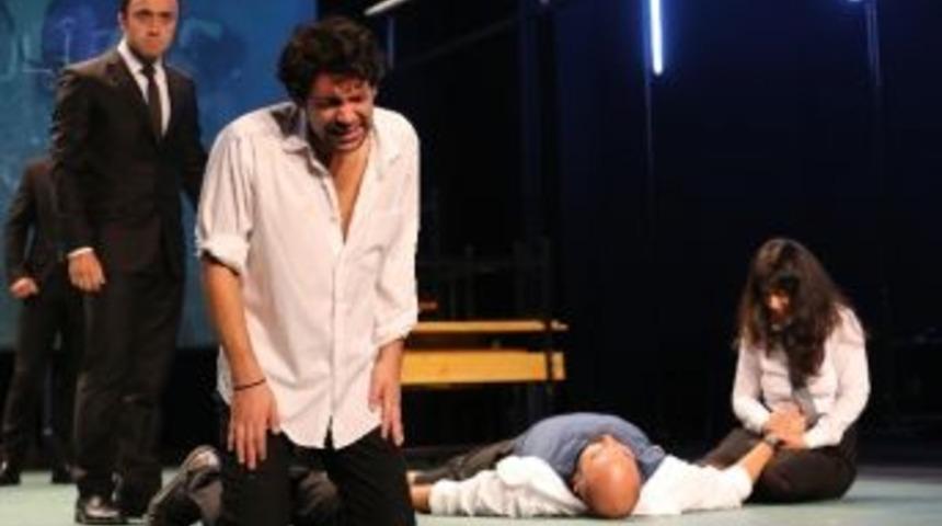 Nil&uuml;fer Tiyatro, Perdelerini 6 Ekim&rsquo;de A&ccedil;ıyor