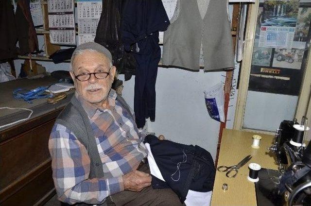 75 Yıldır İğneyle Rızkını Kazanıyor