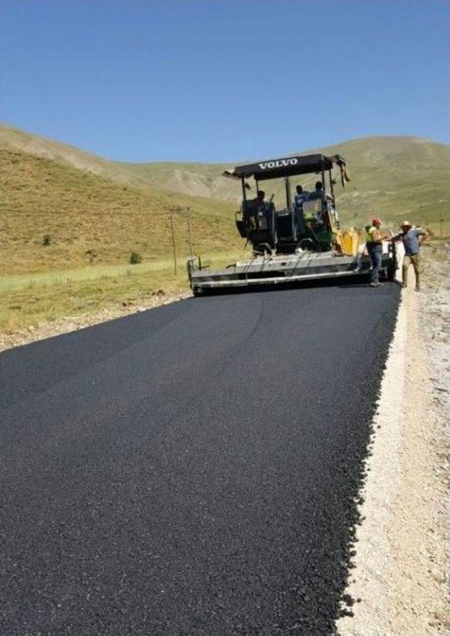 Büyükşehir Aziziye Canören Grup Yolu’nu Asfaltladı