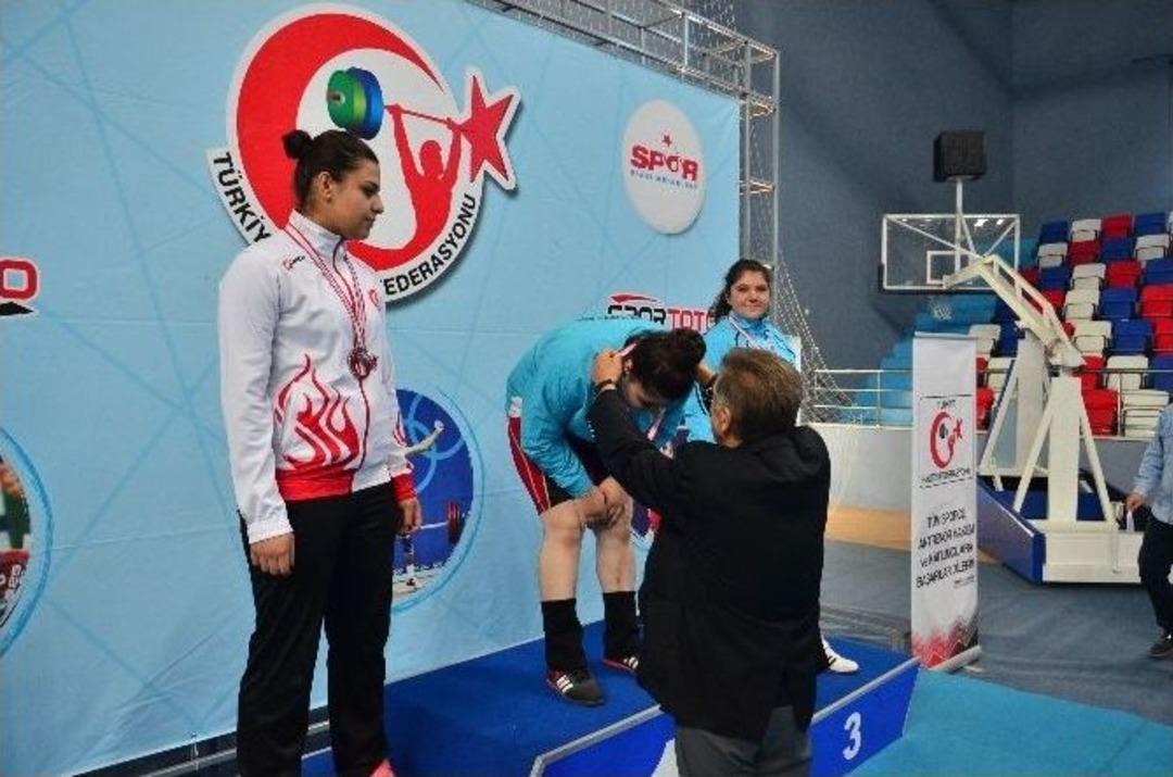 15 Temmuz Şehitleri Gen&ccedil;ler Ve 23 Yaş Altı Ferdi Halter Şampiyonası