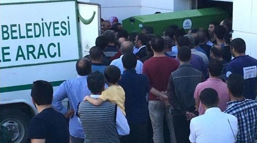 Havalimanında Elektrik Akımını Kapılan İş&ccedil;i &Ouml;ld&uuml;