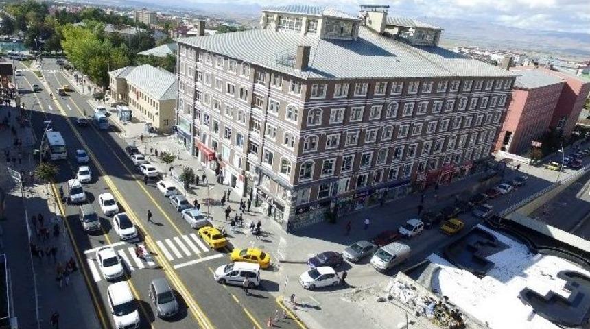 B&uuml;y&uuml;kşehir Kentin Tarihi Cumhuriyet Caddesi&rsquo;ni Yeniliyor