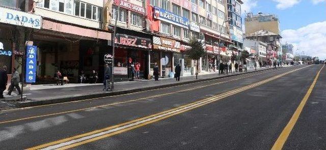 Büyükşehir Kentin Tarihi Cumhuriyet Caddesi’ni Yeniliyor