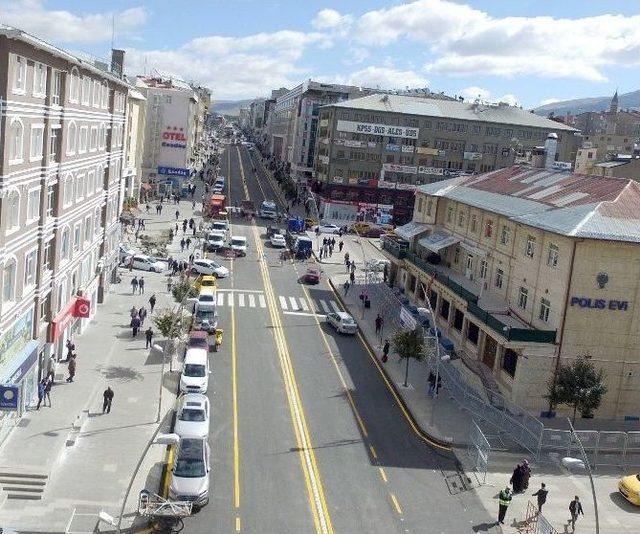 Büyükşehir Kentin Tarihi Cumhuriyet Caddesi’ni Yeniliyor