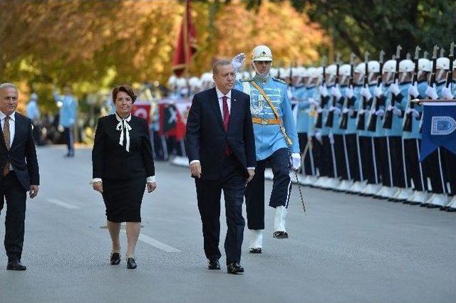 Cumhurbaşkanı Erdoğan’ı Meclis’te Polislerin Oluşturduğu Tören Mangası Karşıladı