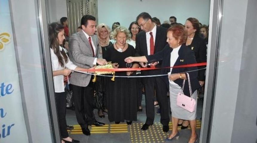 Kurucu Başkan Boz&uuml;y&uuml;k&rsquo;te Vefa Sergisi A&ccedil;tı