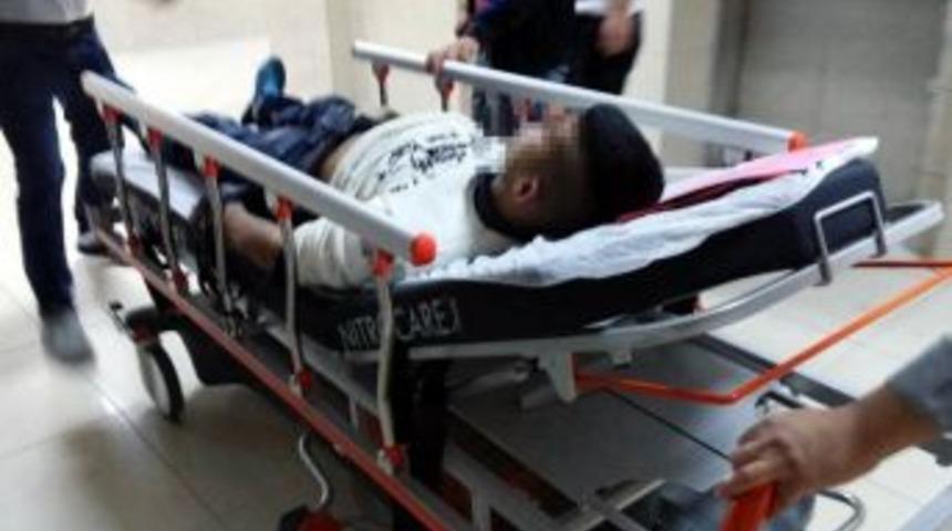 Bı&ccedil;akla Kendini Ağır Yaralandı