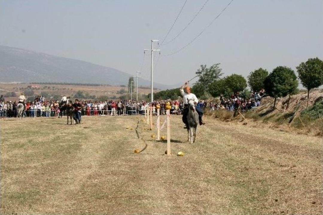 "ıssız Adam" Kavunları Kılı&ccedil;la Doğradı