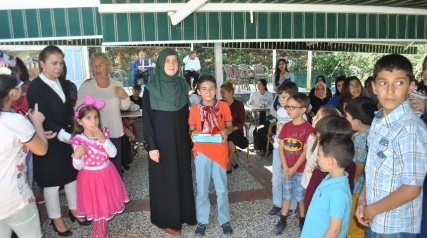 Ak Partili Kadınlar Başarılı &Ccedil;ocukları &Ouml;d&uuml;llendirdi