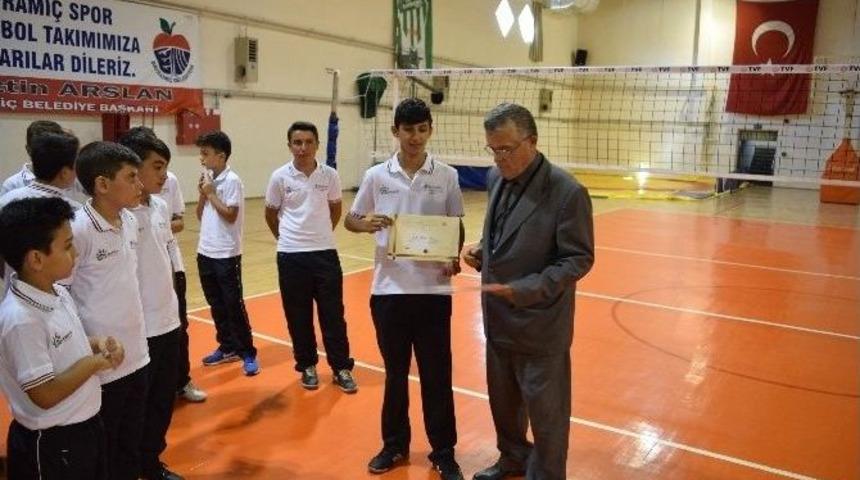 Ok&ccedil;uluk Eğitimine Katılan 50 &Ouml;ğrenciye Belge