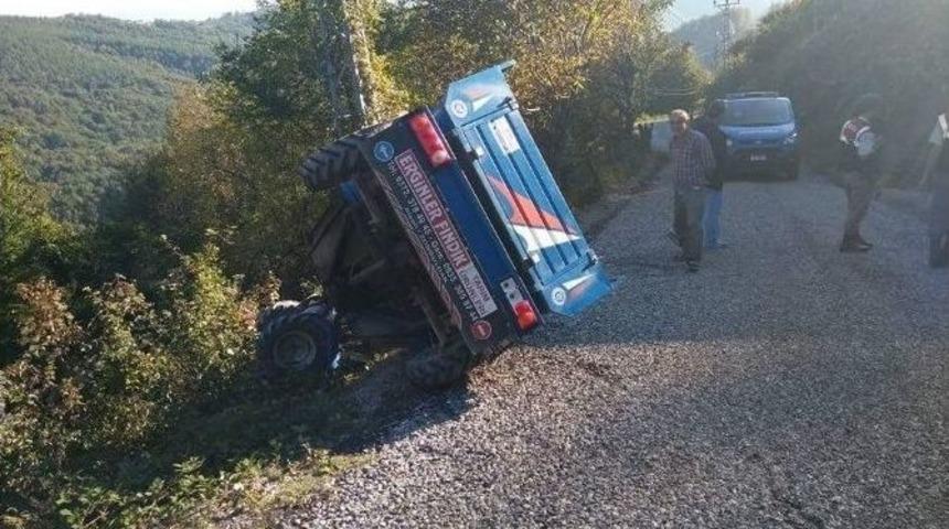 Tarım Aracı Yoldan &Ccedil;ıktı: 6 Yaralı