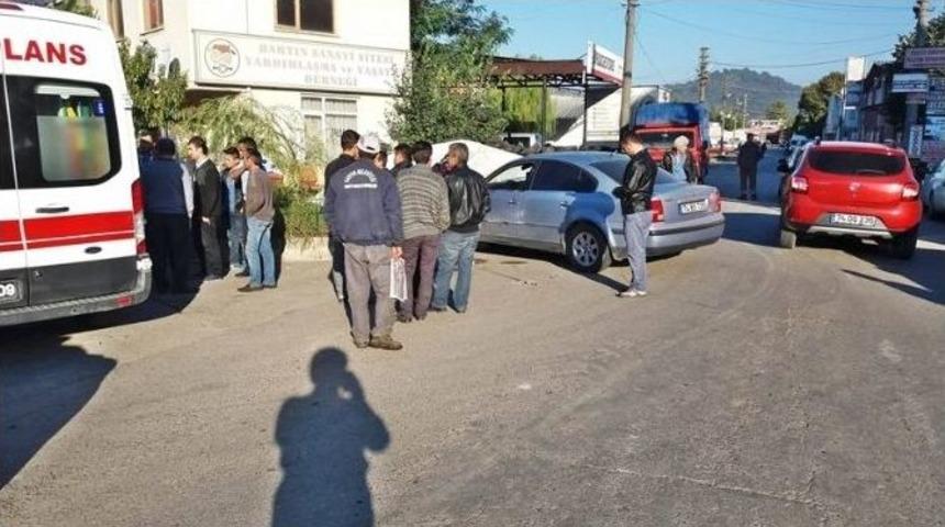 Kaza Yapan Ehliyetsiz S&uuml;r&uuml;c&uuml; Yaralandı