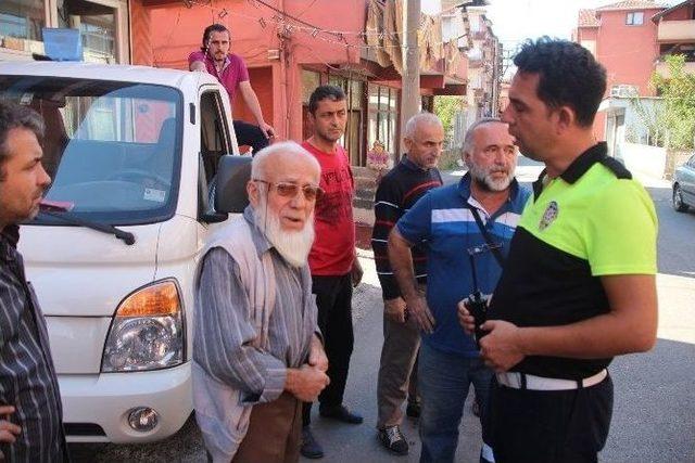 Sürücünün Yakınları, Polisten, Ehliyetini Almalarını İstedi