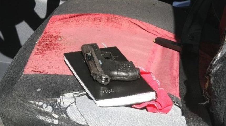 Boşanmak İsteyen Karısının G&ouml;z&uuml; &Ouml;n&uuml;nde Kendini Vurdu