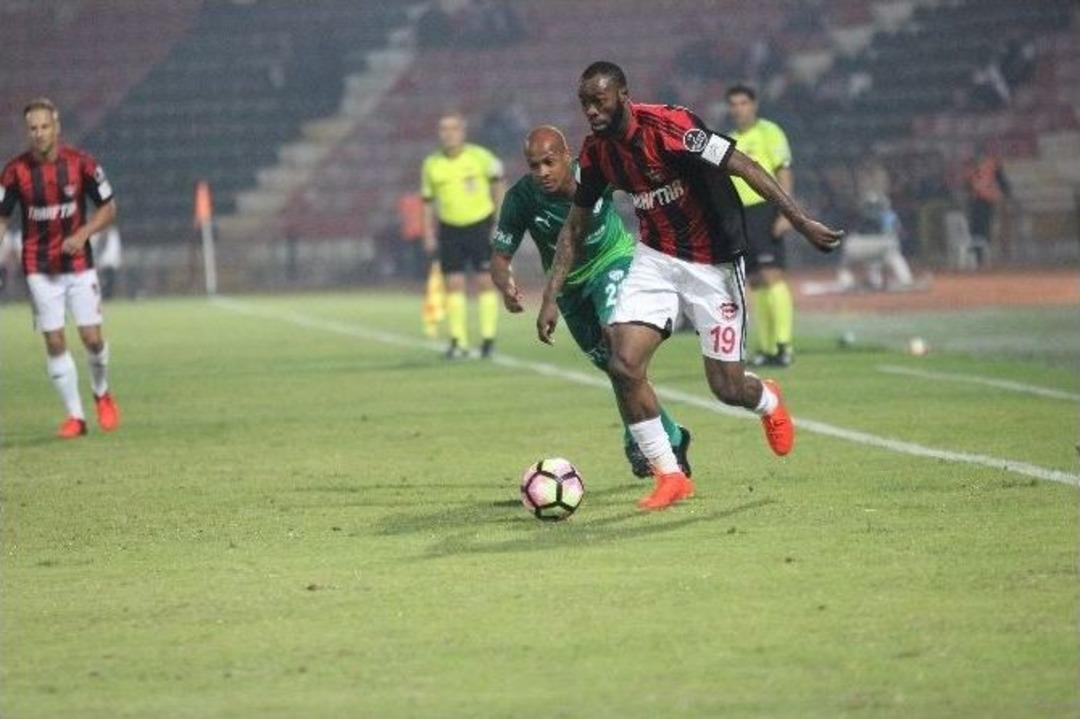 Gaziantep&rsquo;te Trib&uuml;nler Doldu