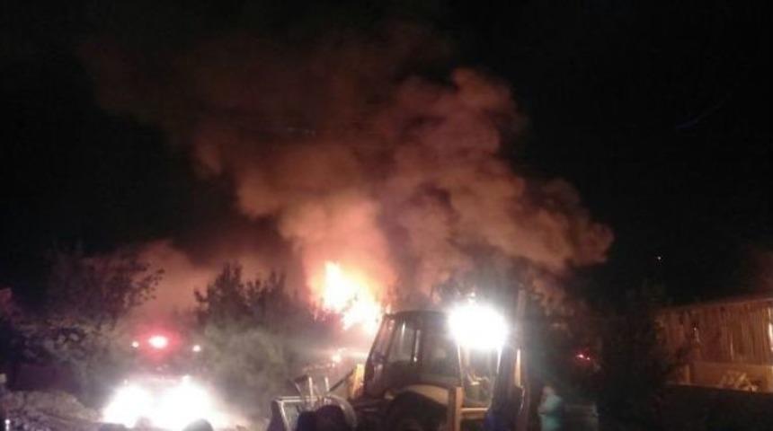 Tutkal Fabrikasında Kontrol Altına Alınamayan Yangın