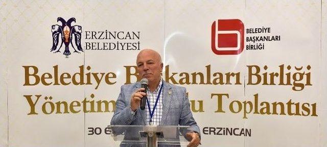 Başkan Sekmen Yerel Yöneticilere Belediyeciliği Anlattı