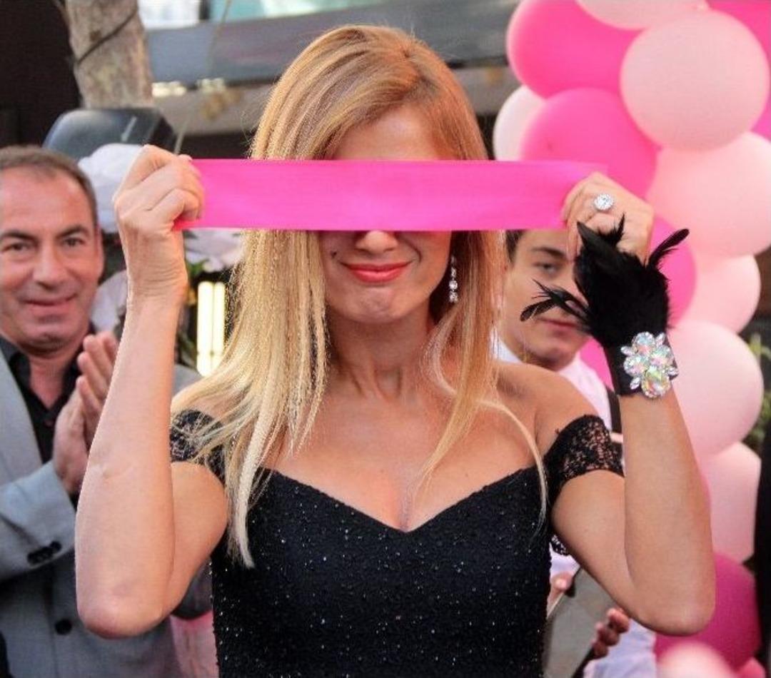 Tuğba &Ouml;zay&rsquo;dan Adana&rsquo;da G&uuml;zellik Merkezi A&ccedil;ılışına Katıldı